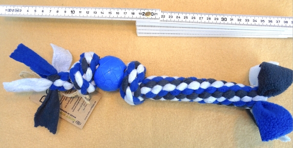 Zergel mit kleinem Ball,  Himmelblau